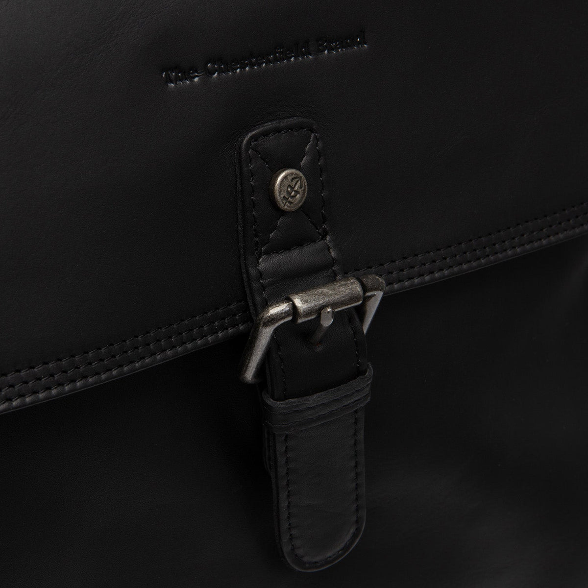 Belső bélés nézet Showing Dedicated Padded Laptop Sleeve & Multi-Compartment Organization