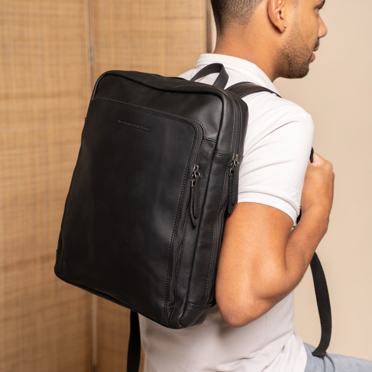 Classic 100% Full-Grain leather Backpack - Hátulnézet megerősített bőrpántokkal