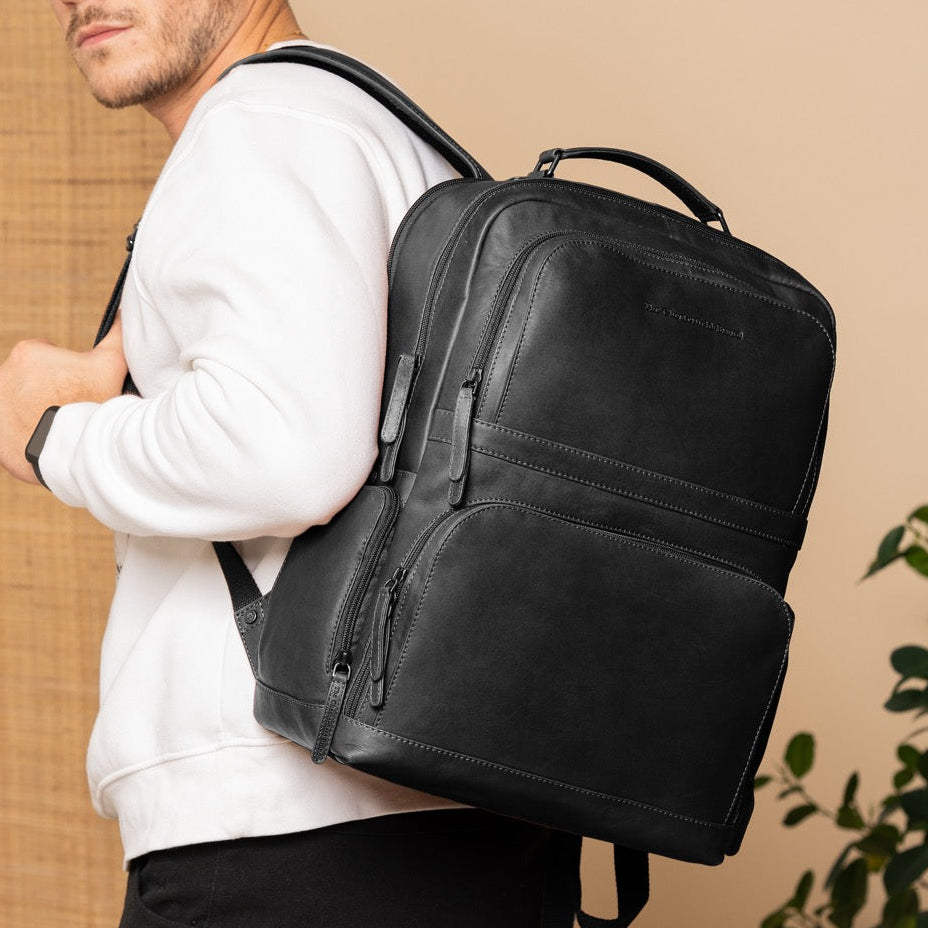 Classic 100% Full-Grain leather Backpack - Hátulnézet megerősített bőrpántokkal