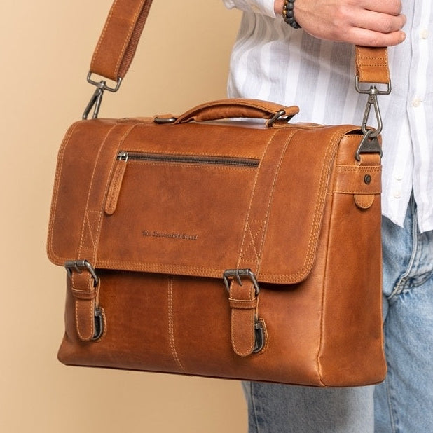 
Classic 100% Full-Grain leather Briefcase - Hátulnézet megerősített bőrpántokkal