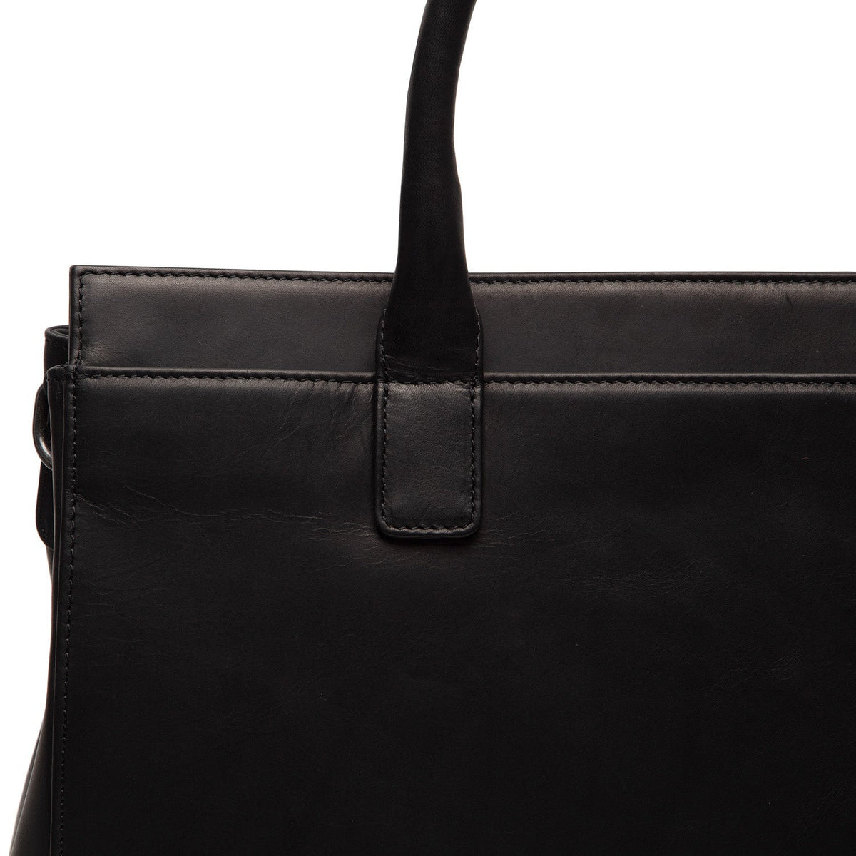 
Solid Antique Brass Hardware & Heavy-Duty Dual Zipper Detail on Rivera Bőr laptoptáska
