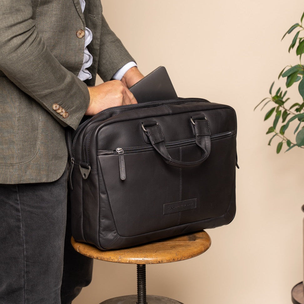 Seth Full-Grain Leather Laptop Bag - Strukturált oldalprofil a belső mélységgel