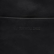 
Közeli részlet of Classic Collar & Heavy-Duty Zipper Hardware on Alesund Valódi teljes bőr Phone Bag