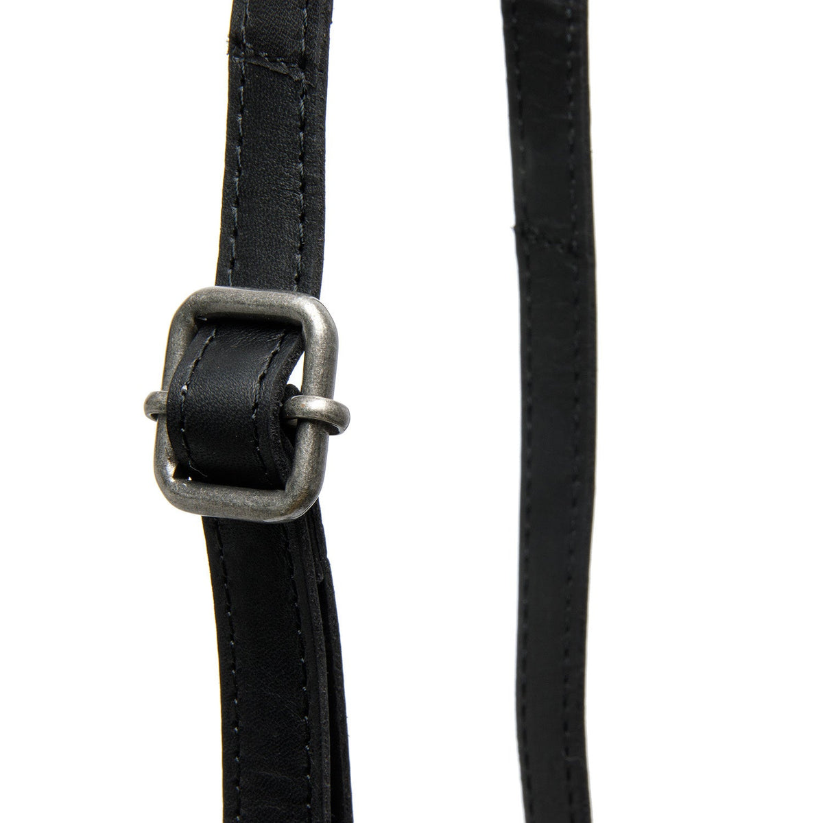 
Tailored Rib Cuffs & Hem Craftsmanship Construction Detail on Langley Valódi teljes bőr Phone Bag