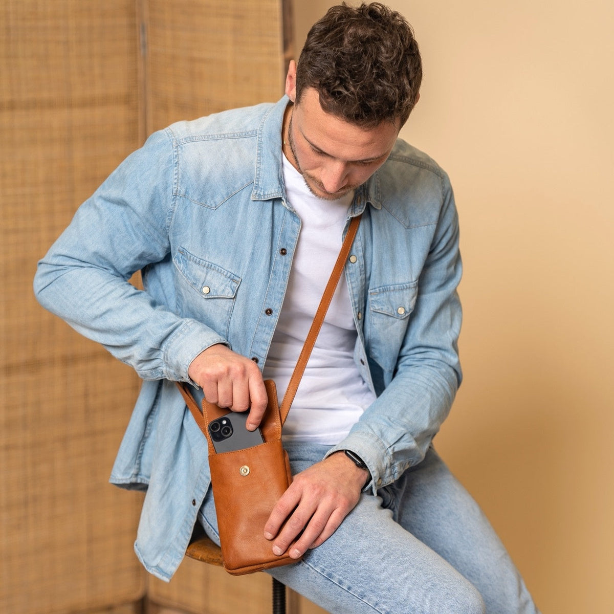 
Langley Valódi teljes bőr Phone Bag – alternate product view 3