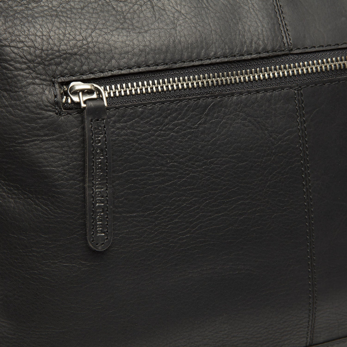 
Belső bélés nézet Showing Dedicated Padded Laptop Sleeve & Multi-Compartment Organization