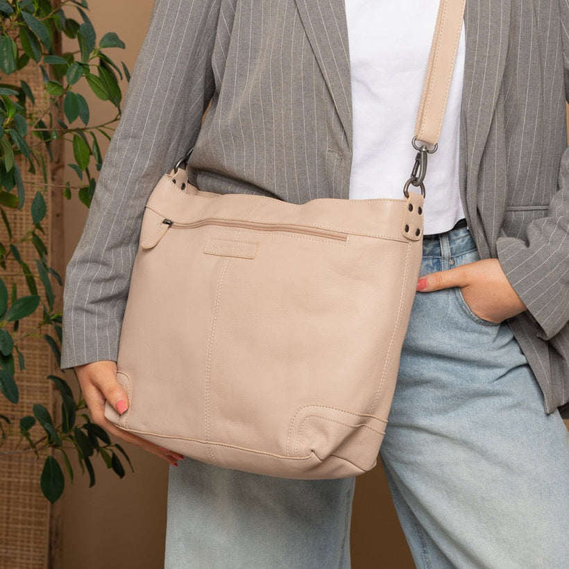 Astero Full-Grain Leather Shoulder Bag női