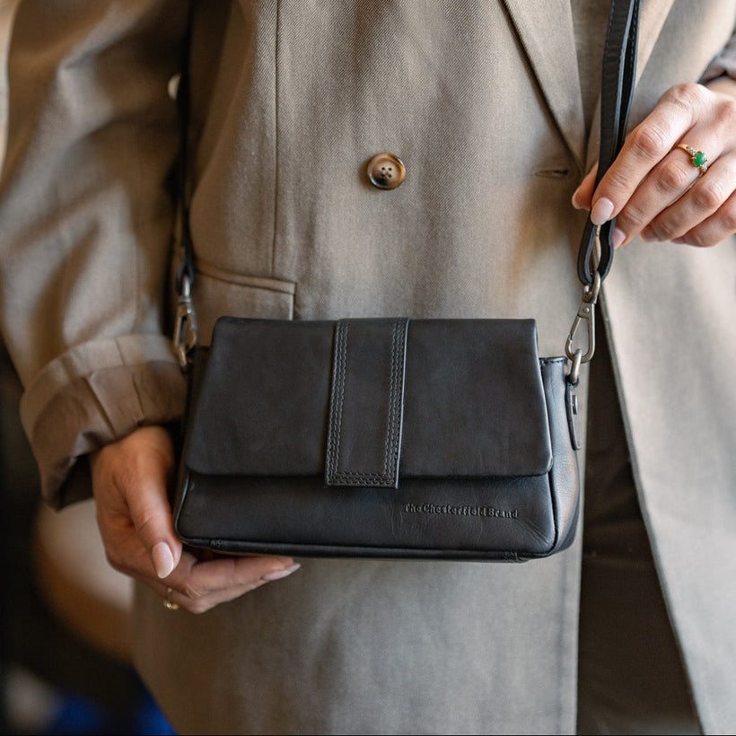 Clifden Full-Grain Leather Shoulder Bag női