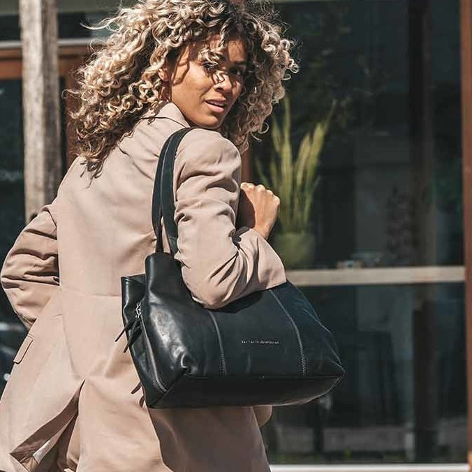 Gail Full-Grain Leather Shoulder Bag női