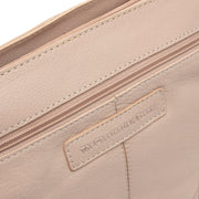 
Solid Antique Brass Hardware & Heavy-Duty Dual Zipper Detail on Zarita Bőr válltáska