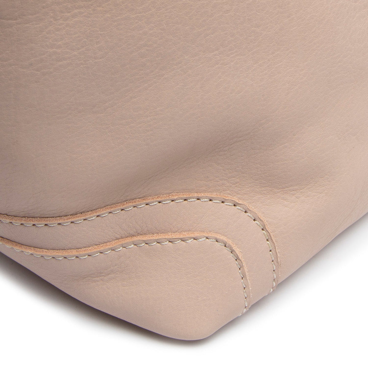 
Belső bélés nézet Showing Dedicated Padded Laptop Sleeve & Multi-Compartment Organization