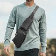 
Classic 100% Full-Grain leather Bag - Hátulnézet megerősített bőrpántokkal