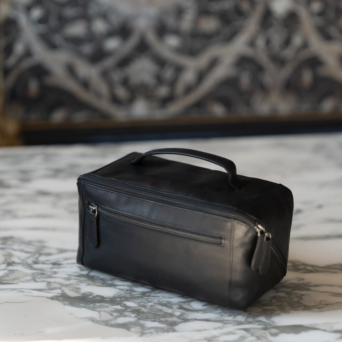 
Classic 100% Full-Grain leather Goods - Hátulnézet precíz vállilleszkedéssel és tiszta szegéllyel
