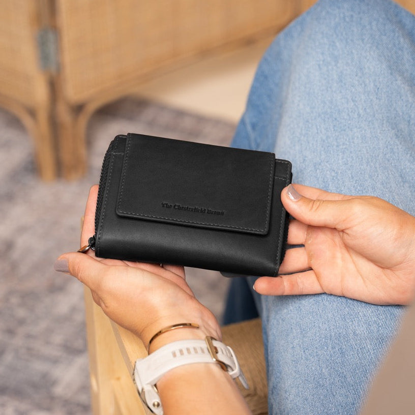 Ascot Full-Grain Leather Wallet női