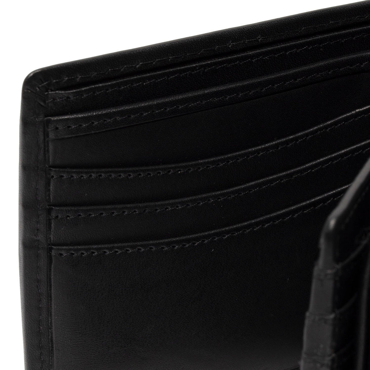 Belső bélés nézet Showing Dedicated Padded Laptop Sleeve & Multi-Compartment Organization