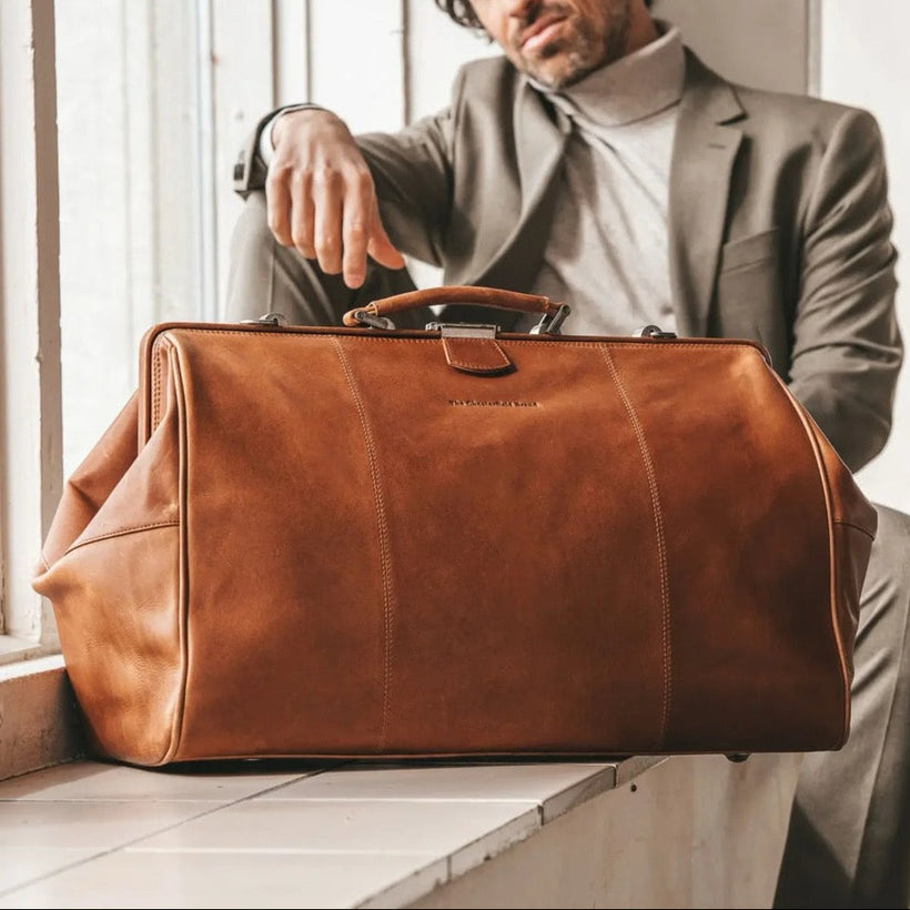 Corfu Full-Grain Leather Weekender Bag női