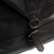 
Solid Antique Brass Hardware & Heavy-Duty Dual Zipper Detail on Portsmouth II Bőr hétvégi utazótáska
