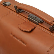 
Texel Bőr hétvégi utazótáska - Hátulnézet megerősített bőrpántokkal