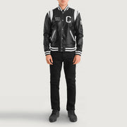 
Liberte California Fekete Leather Varsity Bőrdzseki Férfi - Oldalnézet az ergonomikus ujjkialakítással