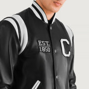 
Közeli részlet of Varsity & Snap Button Hardware on Liberte California Fekete Leather Varsity Bőrdzseki Férfi
