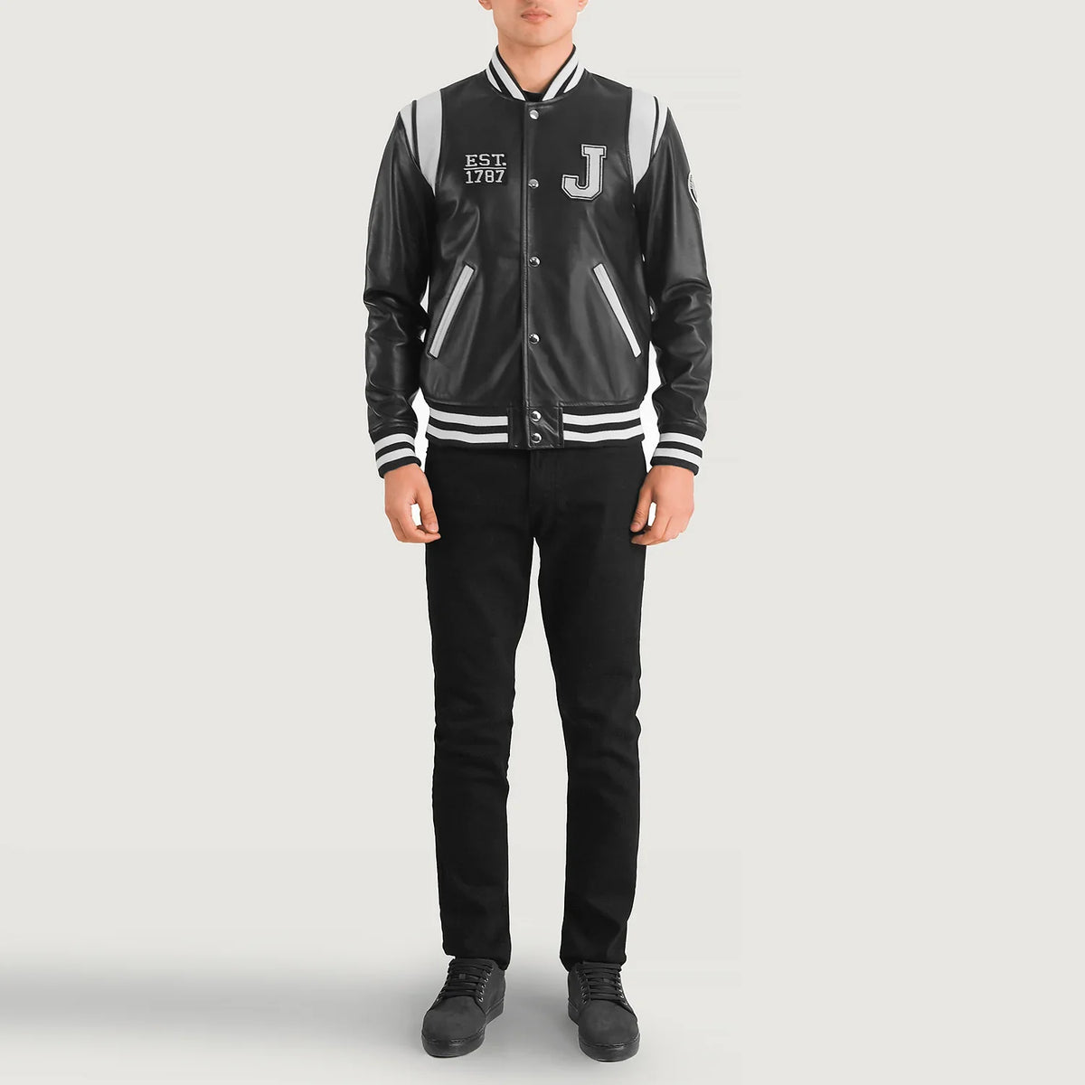 
Liberte New Jersey Fekete Leather Varsity Bőrdzseki Férfi - Oldalnézet az ergonomikus ujjkialakítással