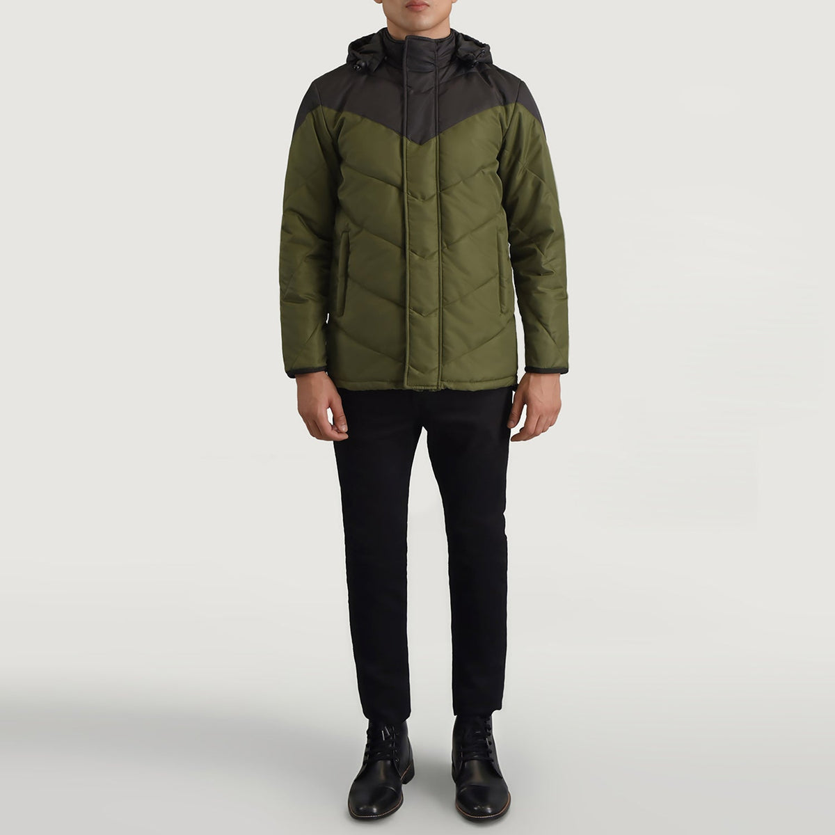 
Luka Fekete & Zöld Hooded Puffer Bőrdzseki Férfi - Oldalnézet az ergonomikus ujjkialakítással