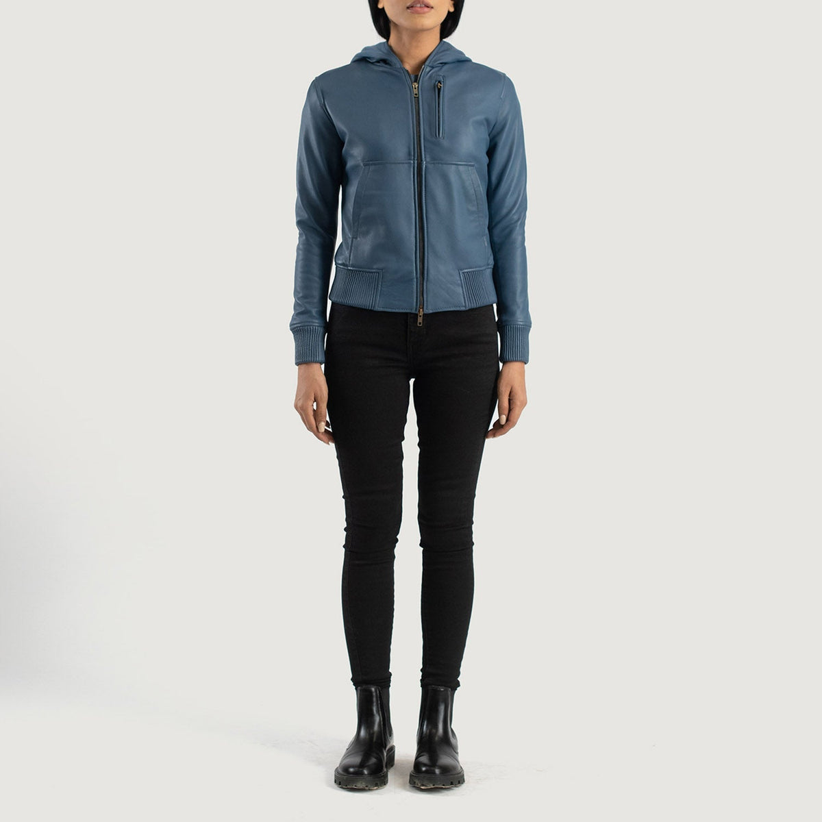 
Luna Blue Hooded Leather Bomber Jacket - Oldalnézet az ergonomikus ujjkialakítással