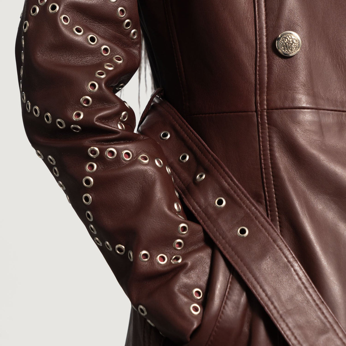 
Közeli részlet of Notch & Button & Waist belt Hardware on Missoni Gesztenyebarna Bőr Viharkabát Női