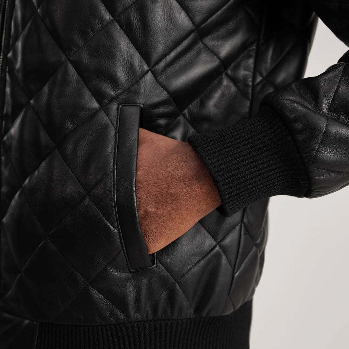 
Belső bélés nézet Showing Quilted Polyester Lining & Két funkcionális belső zseb
