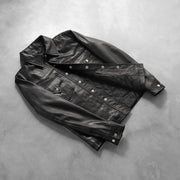 
Button & Hem Craftsmanship Construction Detail on Ranchson Fekete Leather Shirt Férfi