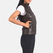 
Brown Sheepskin Leather Biker Jacket - Hátulnézet precíz vállilleszkedéssel és tiszta szegéllyel