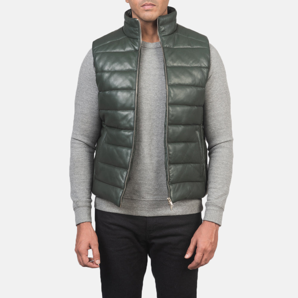 
Reeves Zöld Leather Steppelt mellény Férfi in Green Sheepskin Leather - Elölnézet & testre szabott sziluett | Online vásárlás