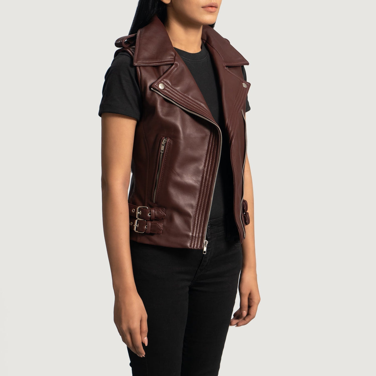 
Rhonda Gesztenyebarna Leather Biker Vest Női - Oldalnézet az ergonomikus ujjkialakítással