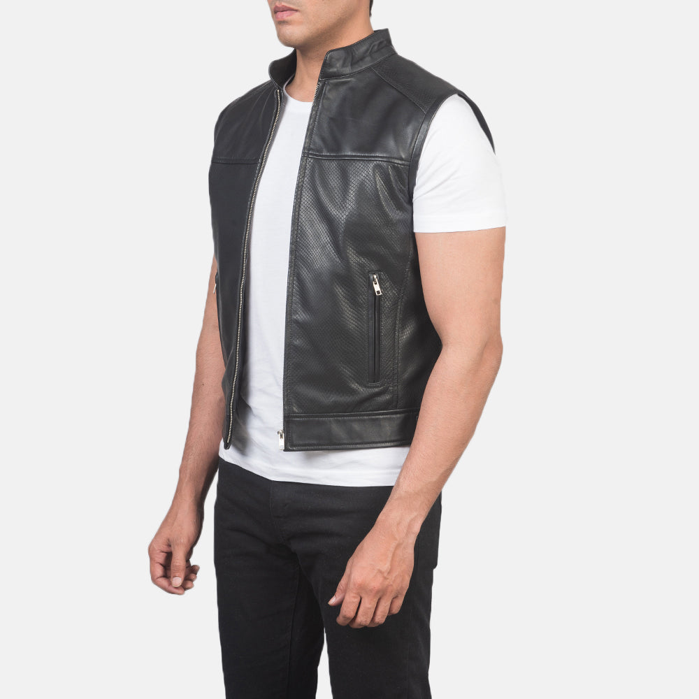
Black Cowhide &Amp; Sheepskin Leather Biker Jacket - Hátulnézet precíz vállilleszkedéssel és tiszta szegéllyel