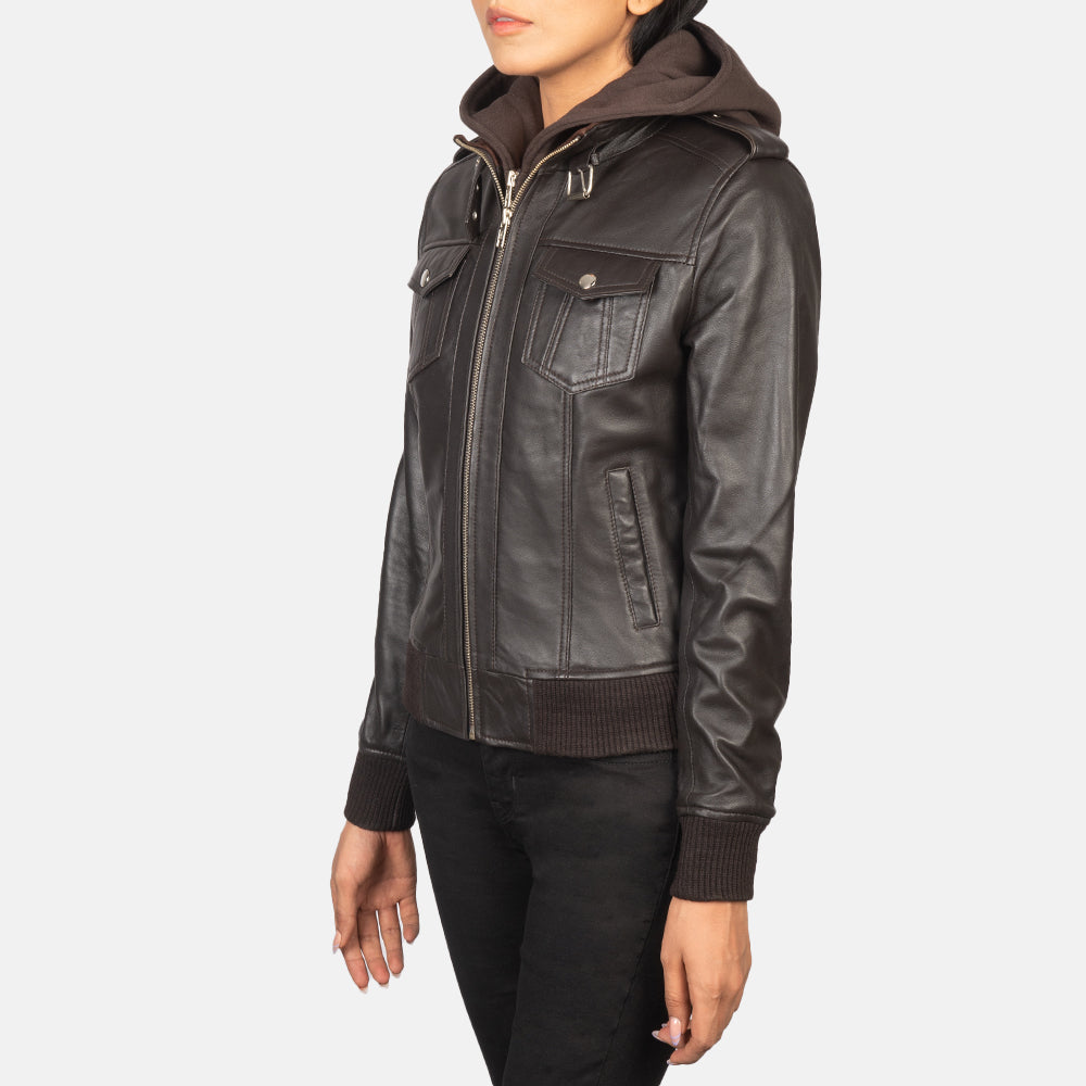 
Brown Sheepskin Leather Bomber Jacket - Hátulnézet precíz vállilleszkedéssel és tiszta szegéllyel