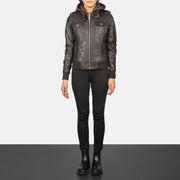 
Roslyn Brown Hooded Leather Bomber Jacket - Oldalnézet az ergonomikus ujjkialakítással