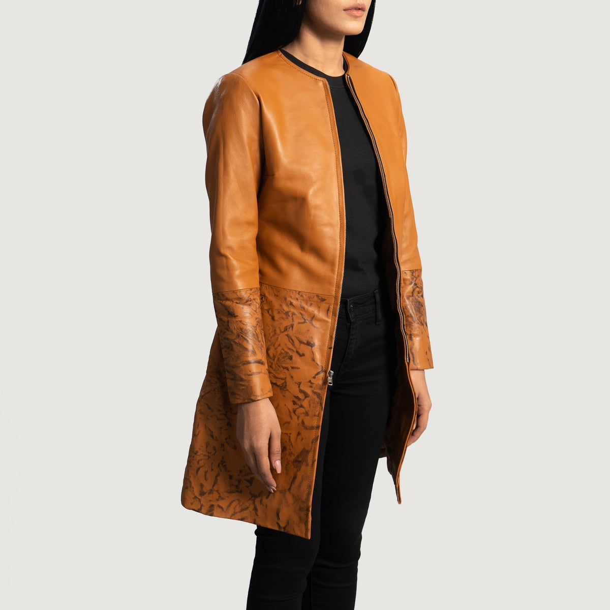 
Tan Brown Sheepskin Dip &Amp; Dye Leather Coat - Hátulnézet precíz vállilleszkedéssel és tiszta szegéllyel