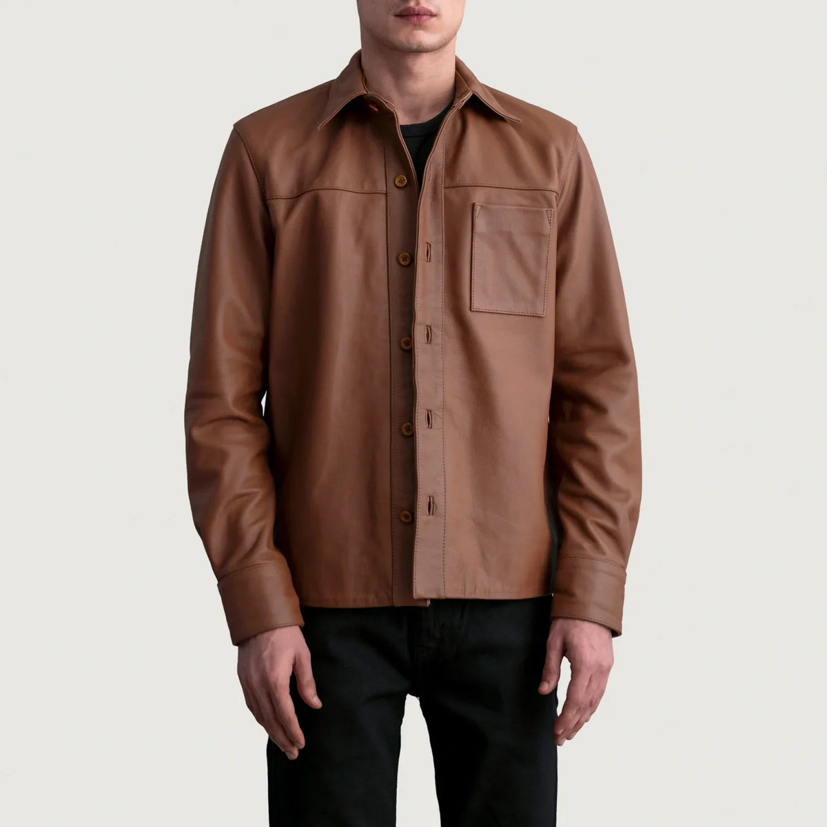 
Scout Matte Barna Leather Shirt Férfi in Matte Brown Cowhide Leather - Elölnézet & testre szabott sziluett | Online vásárlás