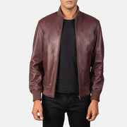 
Shane Gesztenyebarna Bőr Bomber Dzseki Férfi in Maroon Sheepskin Leather - Elölnézet & testre szabott sziluett | Online vásárlás