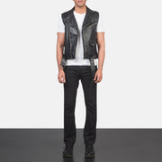 
Sullivan Fekete Leather Biker Vest Férfi - Oldalnézet az ergonomikus ujjkialakítással