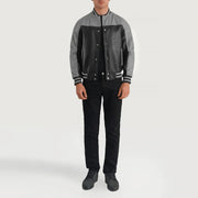 
Terrance Black & Red Leather Varsity Jacket - Oldalnézet az ergonomikus ujjkialakítással