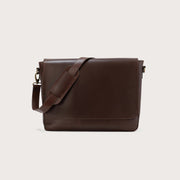 
The Carismatico Vintage Brown Leather Messenger Bag For Men & Women in Vintage Brown Full-Grain Leather - Full Exterior Elölnézet & testre szabott sziluett | Online vásárlás