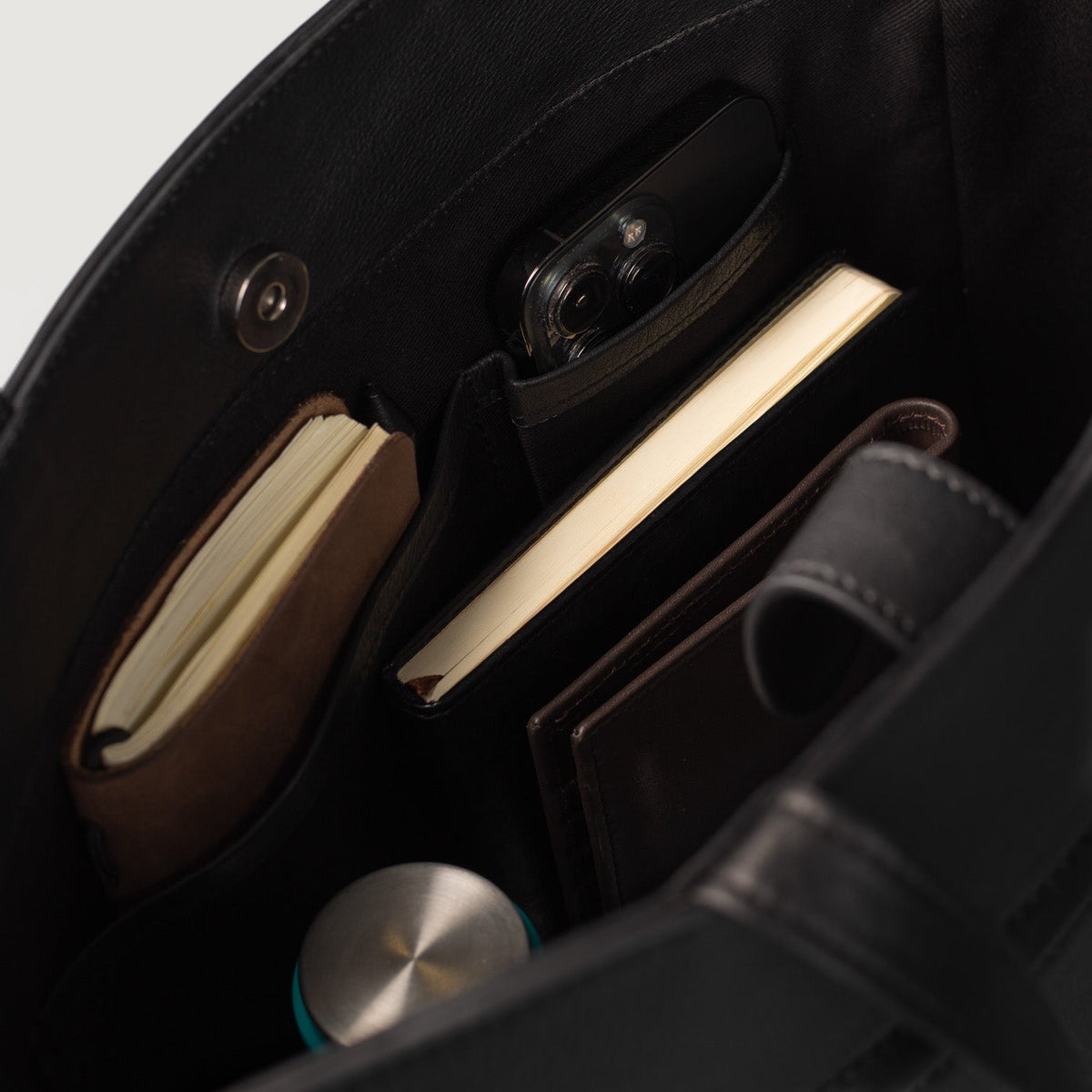 
The Poet Bőr tote bevásárlótáska – alternate product view 8