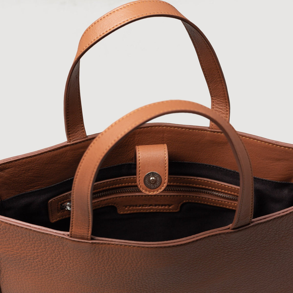 
The Poet Bőr tote bevásárlótáska – alternate product view 8