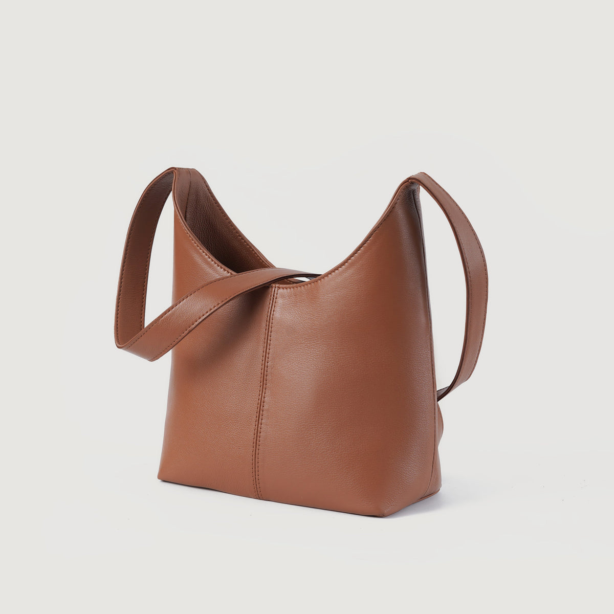 
The Stefani Brown Leather Hobo Bag For Women - Oldalnézet az ergonomikus ujjkialakítással