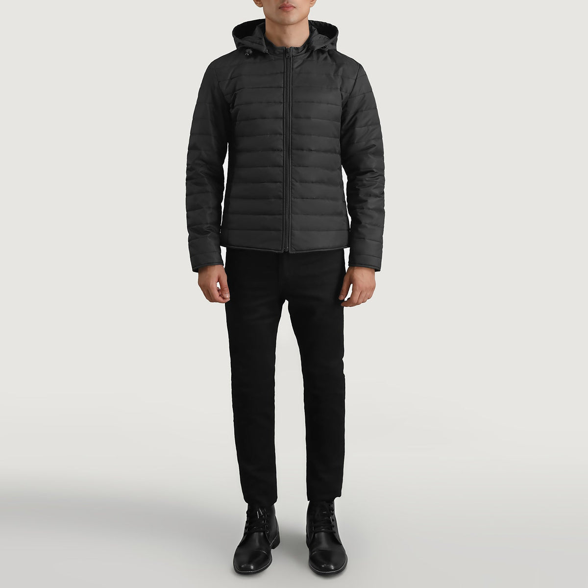 
Tyler Fekete Hooded Puffer Bőrdzseki Férfi - Oldalnézet az ergonomikus ujjkialakítással