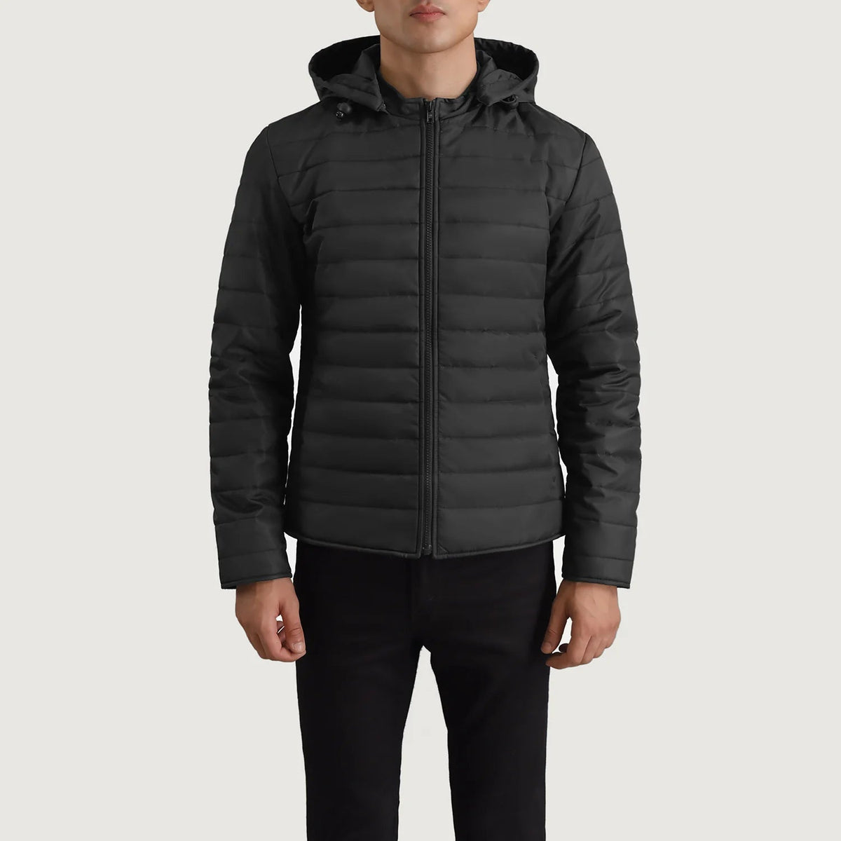 
Közeli részlet of Classic Collar & Zipper Hardware on Tyler Fekete Hooded Puffer Bőrdzseki Férfi