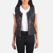 
Vanda Fekete Leather Biker Vest Női in Black Goatskin Leather - Elölnézet & testre szabott sziluett | Online vásárlás