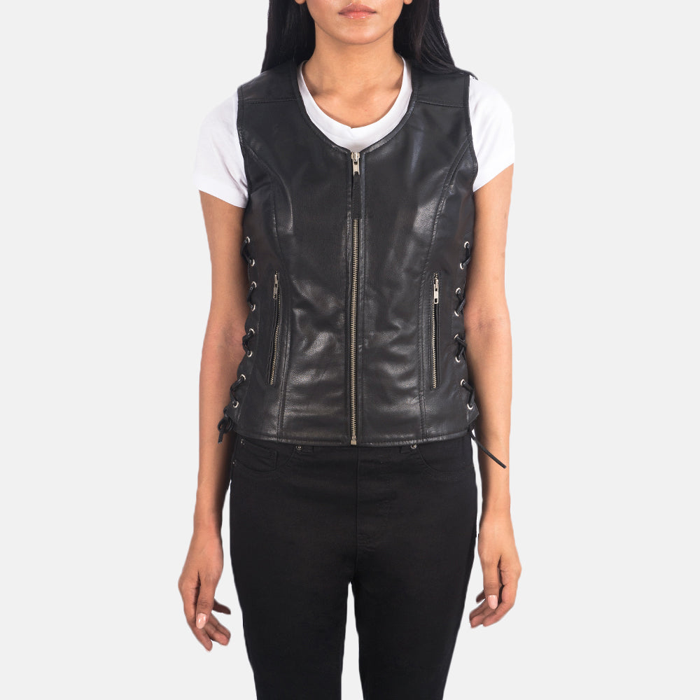 
Közeli részlet of V-neck & Zipper Hardware on Vanda Fekete Leather Biker Vest Női