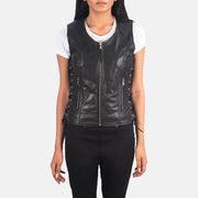 
Közeli részlet of V-neck & Zipper Hardware on Vanda Fekete Leather Biker Vest Női